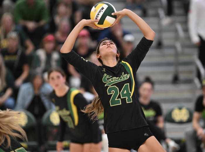 Charlie Fuerbringer (24), Mira Costa setter. Photo: Heston Quan